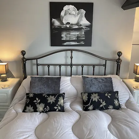 Ellies Guest House-3